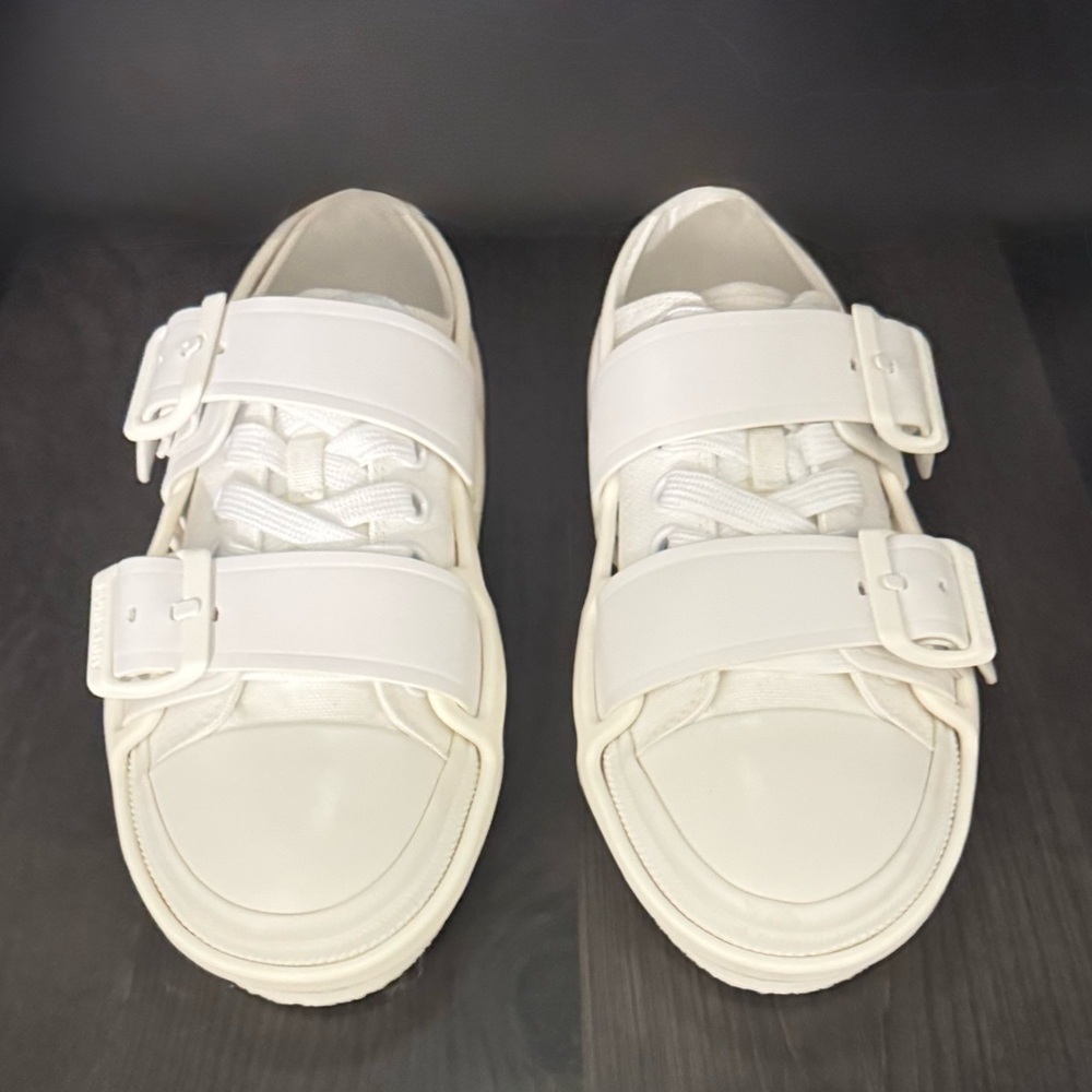 BURBERRY
White Canvas Sneakers
NWT | EU 35 - Picture 7 of 16